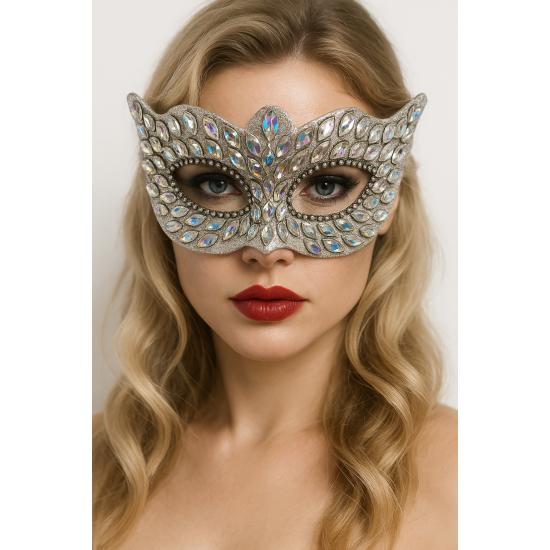 Antifaz plateado de plástico con gemas y strass sobre cartoncillo Antifaz plateado de plástico con gemas y strass sobre cartoncillo